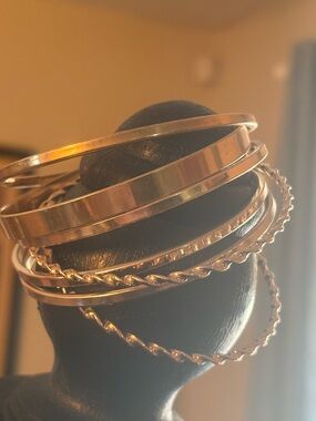Gold-Tone Women’s Bangle Bracelet Set